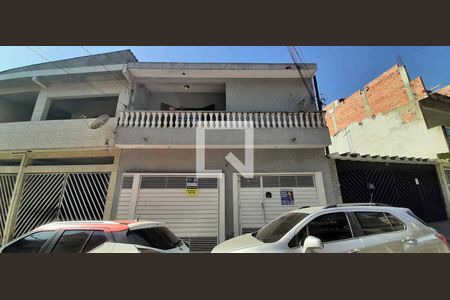 Casa para alugar com 253m², 4 quartos e 2 vagas Casa para alugar com 253m², 4 quartos e 2 vagasFachada