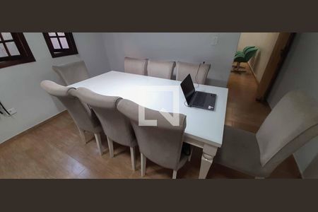 Casa para alugar com 253m², 4 quartos e 2 vagas Casa para alugar com 253m², 4 quartos e 2 vagasSala de Jantar