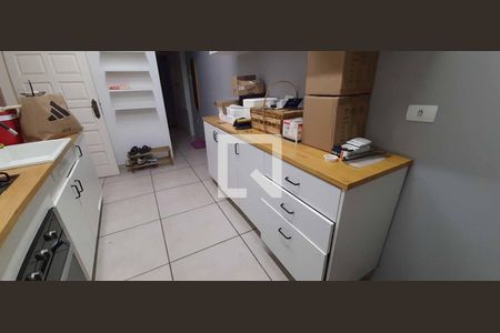 Casa para alugar com 253m², 4 quartos e 2 vagas Casa para alugar com 253m², 4 quartos e 2 vagasCozinha