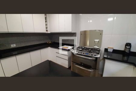 Casa para alugar com 253m², 4 quartos e 2 vagas Casa para alugar com 253m², 4 quartos e 2 vagasCozinha