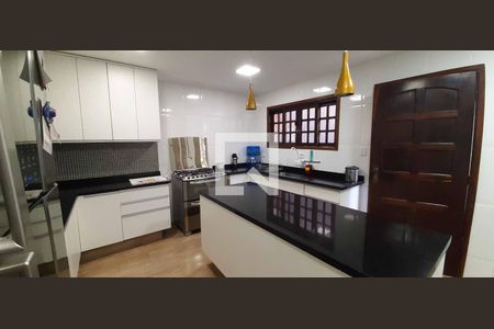 Casa para alugar com 253m², 4 quartos e 2 vagas Casa para alugar com 253m², 4 quartos e 2 vagasCozinha