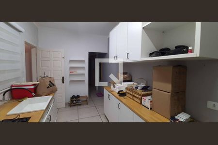 Casa para alugar com 253m², 4 quartos e 2 vagas Casa para alugar com 253m², 4 quartos e 2 vagasCozinha