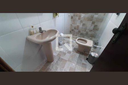 Casa para alugar com 253m², 4 quartos e 2 vagas Casa para alugar com 253m², 4 quartos e 2 vagasBanheiro Social 2