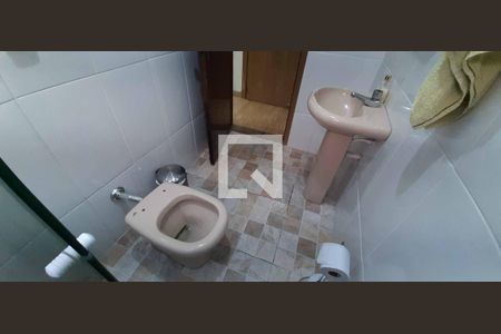 Casa para alugar com 253m², 4 quartos e 2 vagas Casa para alugar com 253m², 4 quartos e 2 vagasBanheiro Social 2