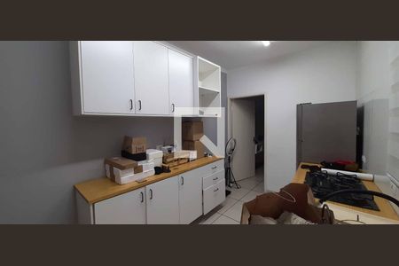 Casa para alugar com 253m², 4 quartos e 2 vagas Casa para alugar com 253m², 4 quartos e 2 vagasCozinha