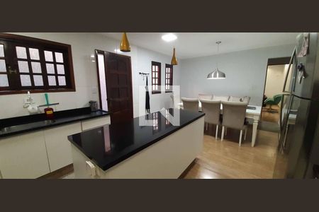 Casa para alugar com 253m², 4 quartos e 2 vagas Casa para alugar com 253m², 4 quartos e 2 vagasCozinha