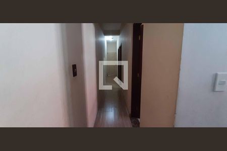 Casa para alugar com 253m², 4 quartos e 2 vagas Casa para alugar com 253m², 4 quartos e 2 vagasCorredor