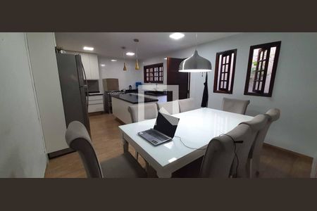 Casa para alugar com 253m², 4 quartos e 2 vagas Casa para alugar com 253m², 4 quartos e 2 vagasSala de Jantar