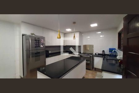 Casa para alugar com 253m², 4 quartos e 2 vagas Casa para alugar com 253m², 4 quartos e 2 vagasCozinha
