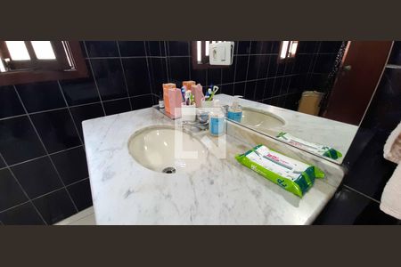 Casa para alugar com 253m², 4 quartos e 2 vagas Casa para alugar com 253m², 4 quartos e 2 vagasBanheiro da Suíte