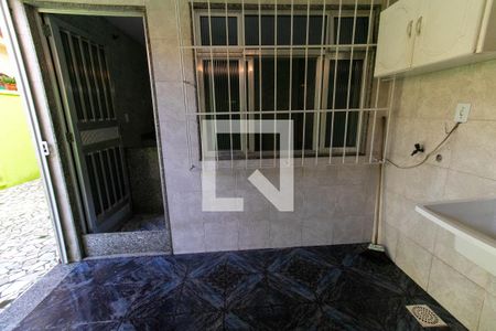 Área de Serviço de casa para alugar com 2 quartos, 118m² em Rocha, São Gonçalo