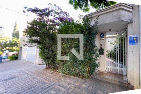 Casa de condomínio à venda com 176m², 3 quartos e 3 vagas Casa de condomínio à venda com 176m², 3 quartos e 3 vagasFachada