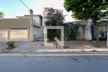 Casa de condomínio à venda com 176m², 3 quartos e 3 vagas Casa de condomínio à venda com 176m², 3 quartos e 3 vagasFachada