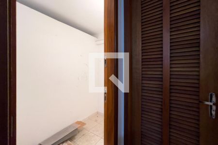 Casa de condomínio à venda com 176m², 3 quartos e 3 vagas Casa de condomínio à venda com 176m², 3 quartos e 3 vagasDepósito