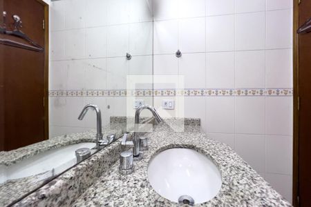 Casa de condomínio à venda com 176m², 3 quartos e 3 vagas Casa de condomínio à venda com 176m², 3 quartos e 3 vagasBanheiro do quarto 2