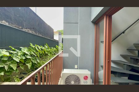 Varanda da Sala de kitnet/studio para alugar com 1 quarto, 43m² em Jardim das Bandeiras, São Paulo