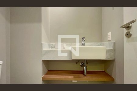 Lavabo de kitnet/studio para alugar com 1 quarto, 43m² em Jardim das Bandeiras, São Paulo