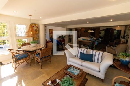 Casa de condomínio à venda com 600m², 5 quartos e 2 vagas