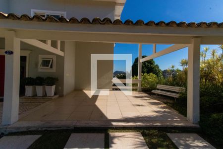 Casa de condomínio à venda com 600m², 5 quartos e 2 vagas