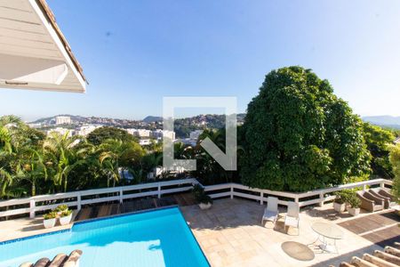 Casa de condomínio à venda com 600m², 5 quartos e 2 vagas