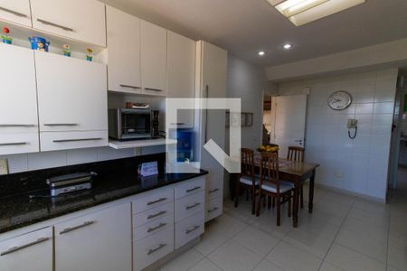 Casa de condomínio à venda com 600m², 5 quartos e 2 vagas