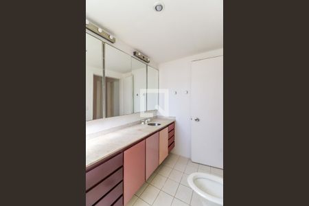 Apartamento à venda com 120m², 2 quartos e 1 vagaBanheiro da Suíte