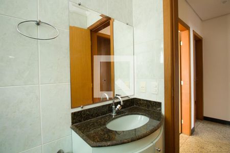 Apartamento para alugar com 156m², 3 quartos e 2 vagasBanheiro 