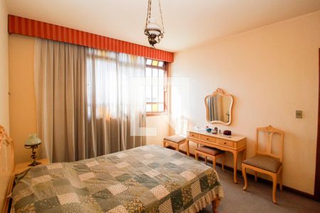 Casa para alugar com 385m², 3 quartos e 5 vagasSuíte