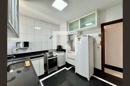 Cozinha de apartamento à venda com 3 quartos, 106m² em Nova Suíça, Belo Horizonte