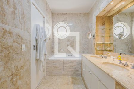 Apartamento à venda com 272m², 3 quartos e 2 vagasBanheiro da Suíte