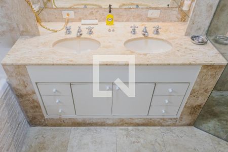 Apartamento à venda com 272m², 3 quartos e 2 vagasBanheiro da Suíte