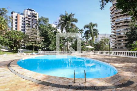 Apartamento à venda com 380m², 5 quartos e 4 vagas Apartamento à venda com 380m², 5 quartos e 4 vagasÁrea comum - Piscina