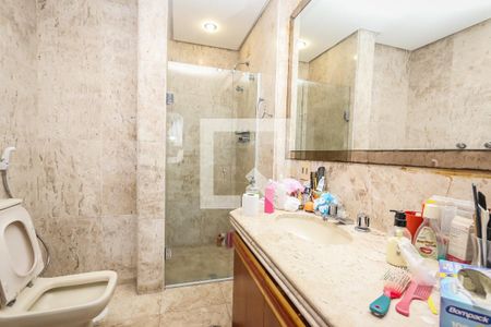 Apartamento à venda com 380m², 5 quartos e 4 vagas Apartamento à venda com 380m², 5 quartos e 4 vagasBanheiro Feminino da Suite Master