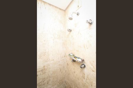 Apartamento à venda com 380m², 5 quartos e 4 vagas Apartamento à venda com 380m², 5 quartos e 4 vagasBanheiro Feminino da Suite Master