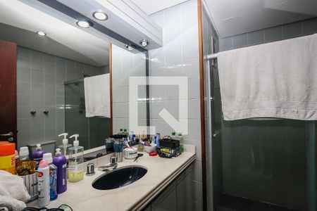 Apartamento à venda com 380m², 5 quartos e 4 vagas Apartamento à venda com 380m², 5 quartos e 4 vagasBanheiro da Suite 3