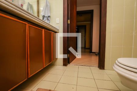 Apartamento à venda com 380m², 5 quartos e 4 vagas Apartamento à venda com 380m², 5 quartos e 4 vagasBanheiro da Suite 1