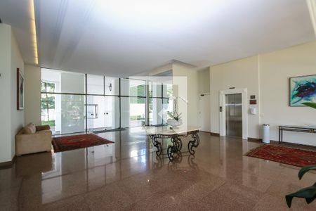 Apartamento à venda com 380m², 5 quartos e 4 vagas Apartamento à venda com 380m², 5 quartos e 4 vagasHall de Entrada