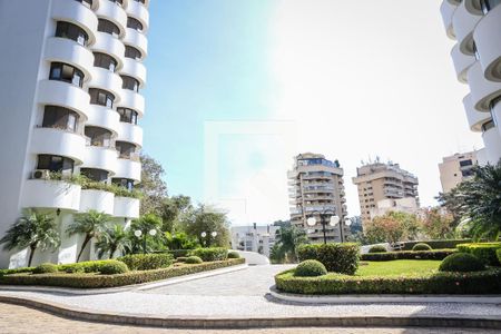 Apartamento à venda com 380m², 5 quartos e 4 vagas Apartamento à venda com 380m², 5 quartos e 4 vagasEntrada