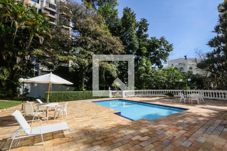 Apartamento à venda com 380m², 5 quartos e 4 vagas Apartamento à venda com 380m², 5 quartos e 4 vagasÁrea comum - Piscina