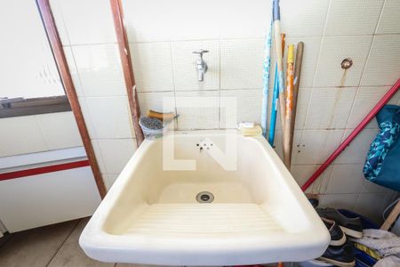 Apartamento à venda com 380m², 5 quartos e 4 vagas Apartamento à venda com 380m², 5 quartos e 4 vagasLavanderia