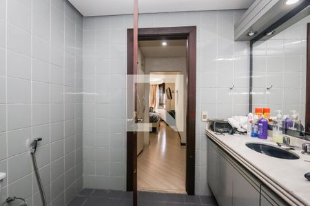 Apartamento à venda com 380m², 5 quartos e 4 vagas Apartamento à venda com 380m², 5 quartos e 4 vagasBanheiro da Suite 3