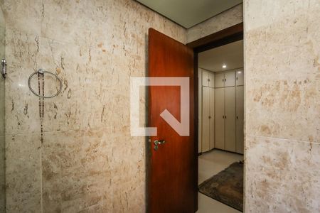 Apartamento à venda com 380m², 5 quartos e 4 vagas Apartamento à venda com 380m², 5 quartos e 4 vagasBanheiro Masculino da Suite Master
