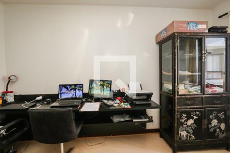 Apartamento à venda com 380m², 5 quartos e 4 vagas Apartamento à venda com 380m², 5 quartos e 4 vagasEscritório