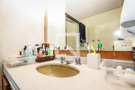 Apartamento à venda com 380m², 5 quartos e 4 vagas Apartamento à venda com 380m², 5 quartos e 4 vagasBanheiro da Suite 1