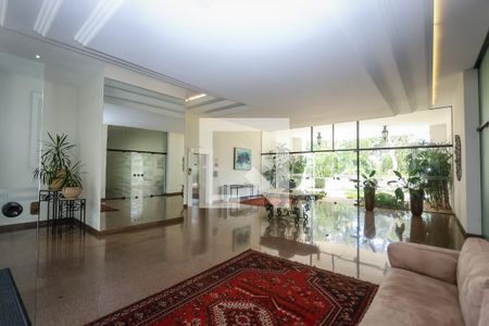 Apartamento à venda com 380m², 5 quartos e 4 vagas Apartamento à venda com 380m², 5 quartos e 4 vagasHall de Entrada