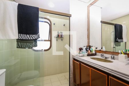 Apartamento à venda com 380m², 5 quartos e 4 vagas Apartamento à venda com 380m², 5 quartos e 4 vagasBanheiro da Suite 1