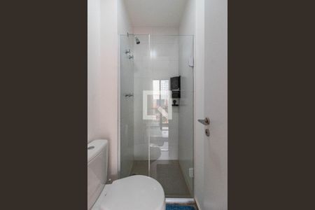 Banheiro de kitnet/studio para alugar com 1 quarto, 21m² em Perdizes, São Paulo