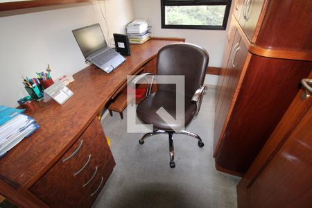 Apartamento à venda com 230m², 3 quartos e 4 vagasEscritório