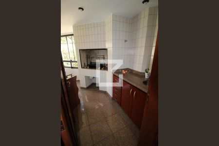 Apartamento à venda com 230m², 3 quartos e 4 vagasChurrasqueira