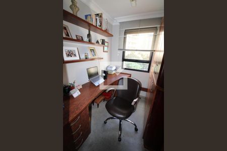 Apartamento à venda com 230m², 3 quartos e 4 vagasEscritório